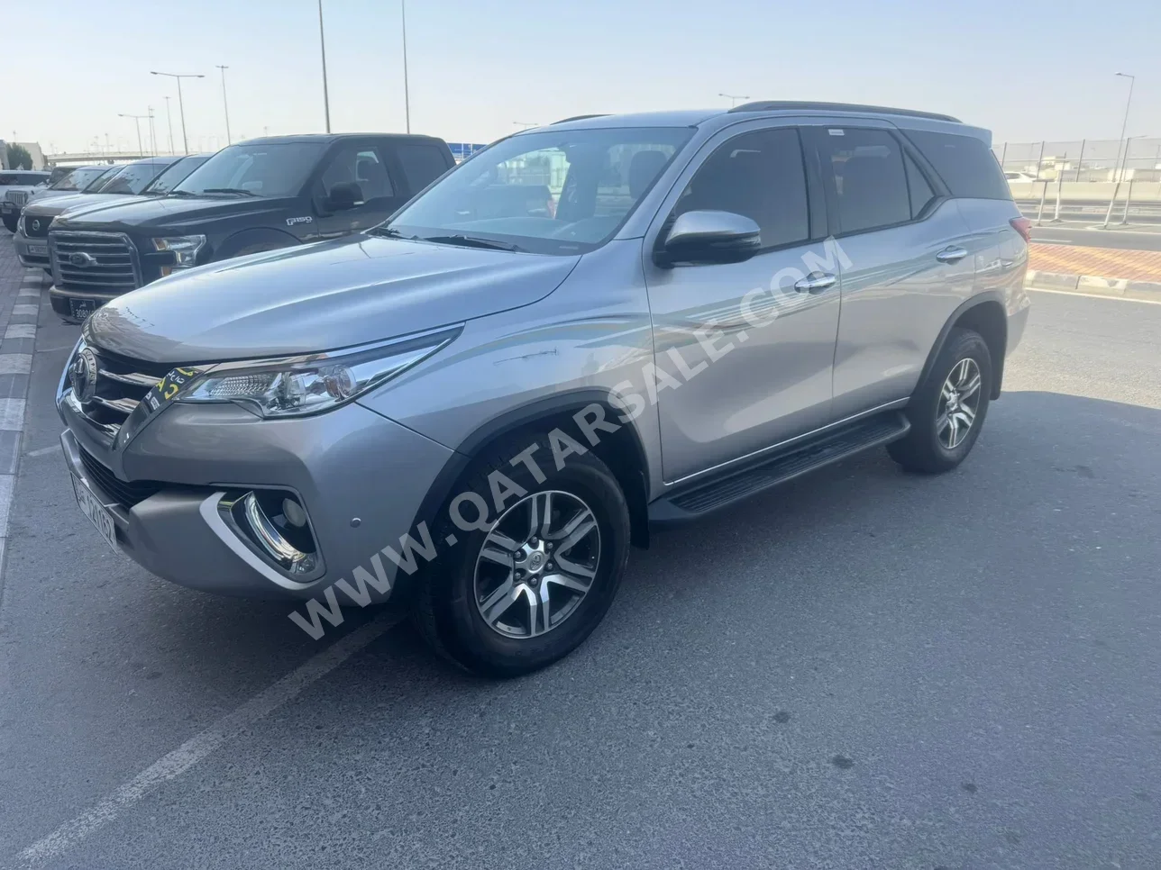 تويوتا  فورشنر  2020  اوتوماتيك  96,000 كم  4 سلندر  دفع رباعي  اس يو في  فضي