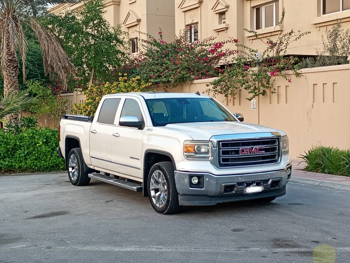 جي ام سي  سييرا  دينالي  2015  اوتوماتيك  240,000 كم  8 سلندر  دفع رباعي  بيكب  أبيض