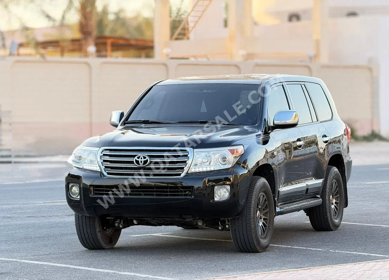 Toyota  Land Cruiser  GXR  2010  Automatic  335,000 Km  6 Cylinder  Four Wheel Drive (4WD)  SUV  Black