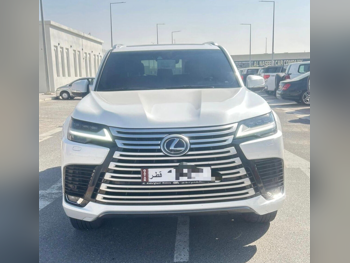 لكزس  ال اكس  600 لكجري  2024  اوتوماتيك  44,000 كم  6 سلندر  دفع رباعي  اس يو في  أبيض  تحت الضمان