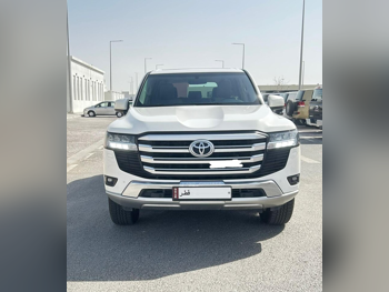تويوتا  لاند كروزر  جي اكس ار توين توربو  2022  اوتوماتيك  85,000 كم  6 سلندر  دفع رباعي  اس يو في  أبيض