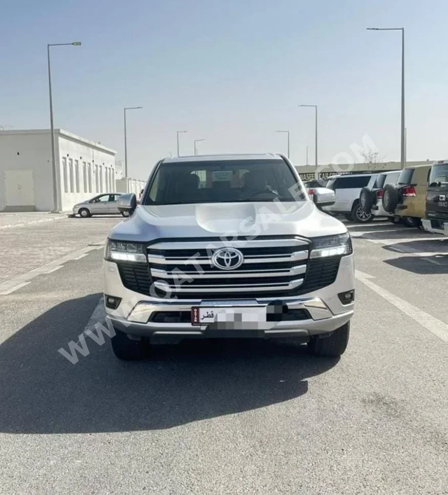 Toyota  Land Cruiser  GXR  2022  Automatic  69,000 Km  6 Cylinder  Four Wheel Drive (4WD)  SUV  Silver