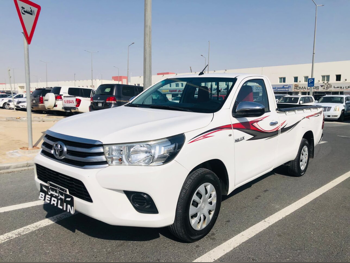 Toyota  Hilux  2017  Manual  23,000 Km  4 Cylinder  Rear Wheel Drive (RWD)  Pick Up  White
