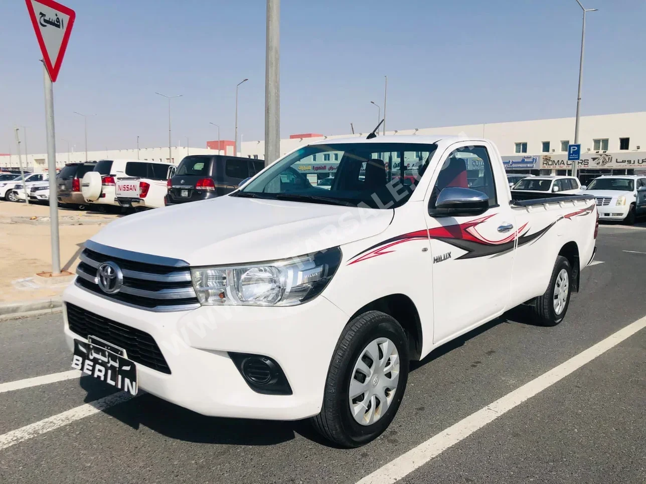 تويوتا  هاي لوكس  2017  عادي  23,000 كم  4 سلندر  دفع خلفي  بيكب  أبيض