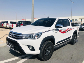 Toyota  Hilux  SR5  2017  Automatic  170,000 Km  4 Cylinder  Four Wheel Drive (4WD)  Pick Up  White