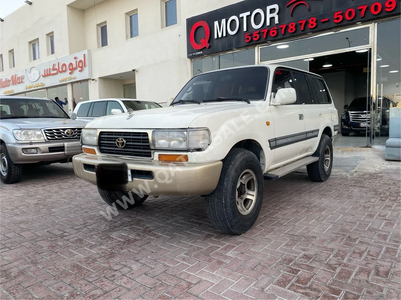 Toyota  Land Cruiser  VXR  1997  Automatic  439,000 Km  8 Cylinder  Four Wheel Drive (4WD)  SUV  White