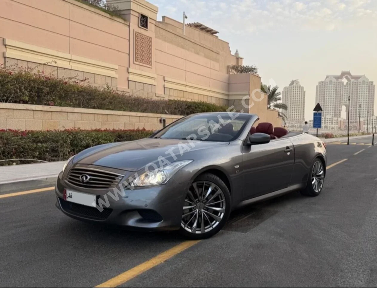 Infiniti  Q  60  2015  Automatic  147,500 Km  6 Cylinder  Rear Wheel Drive (RWD)  Convertible  Gray
