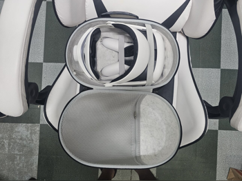 Meta  Quest 3  - Standalone / PC  Wireless  Knuckles Included