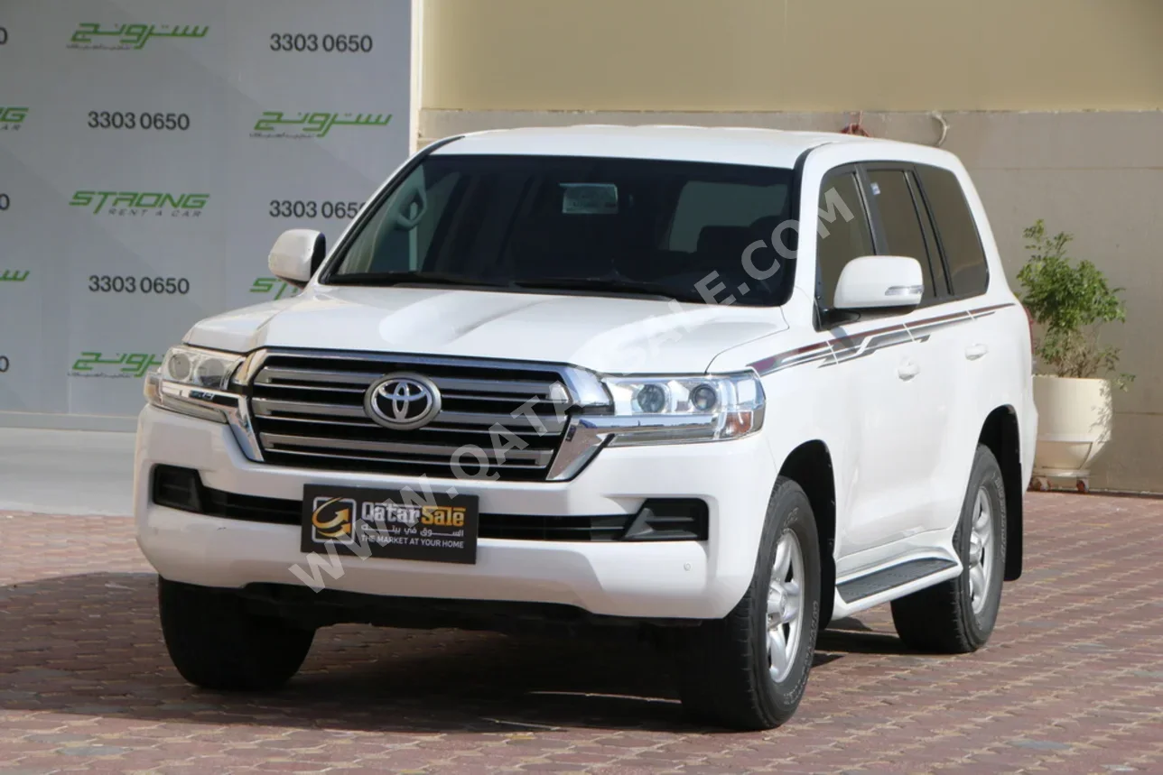 تويوتا  لاند كروزر  جي اكس ار  2021  اوتوماتيك  135,000 كم  6 سلندر  دفع رباعي  اس يو في  أبيض