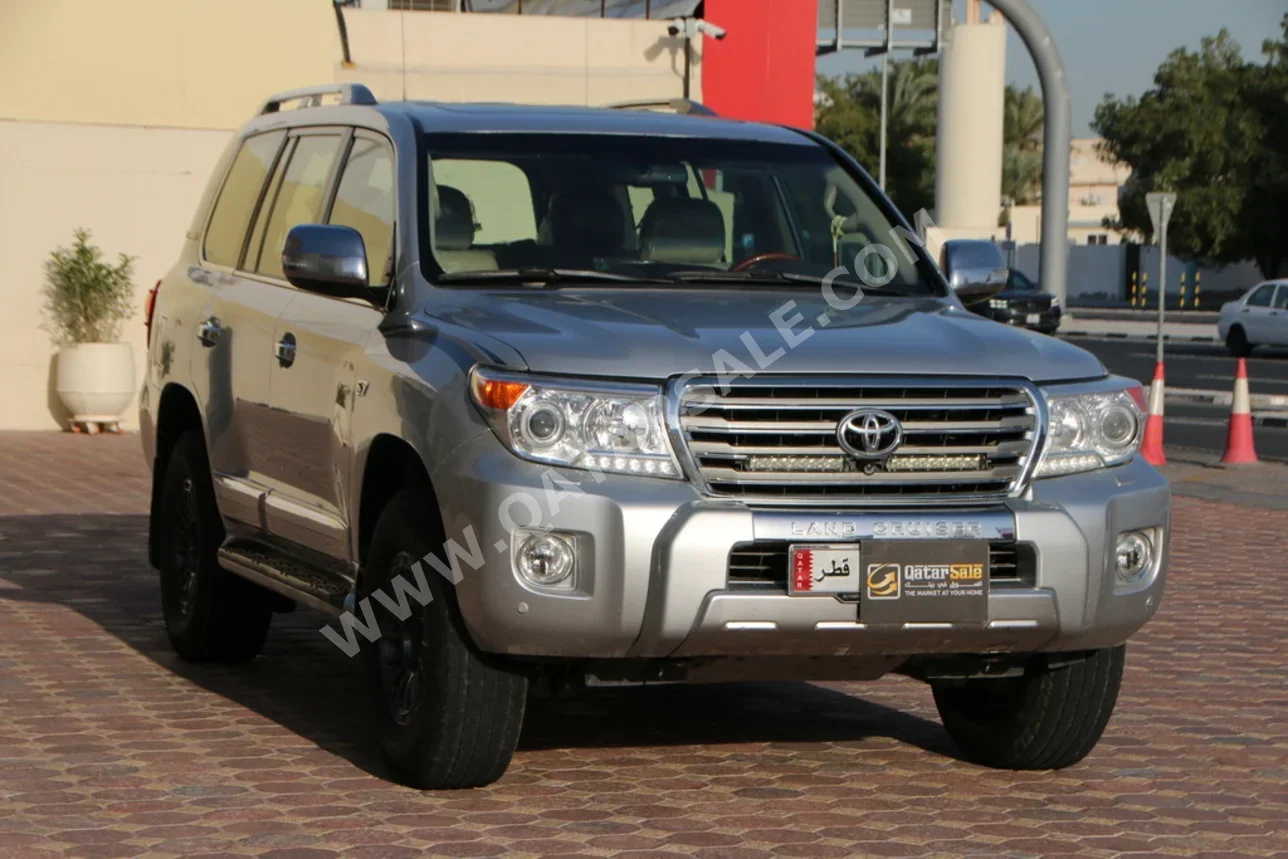 Toyota  Land Cruiser  GXR  2014  Automatic  575,000 Km  8 Cylinder  Four Wheel Drive (4WD)  SUV  Silver
