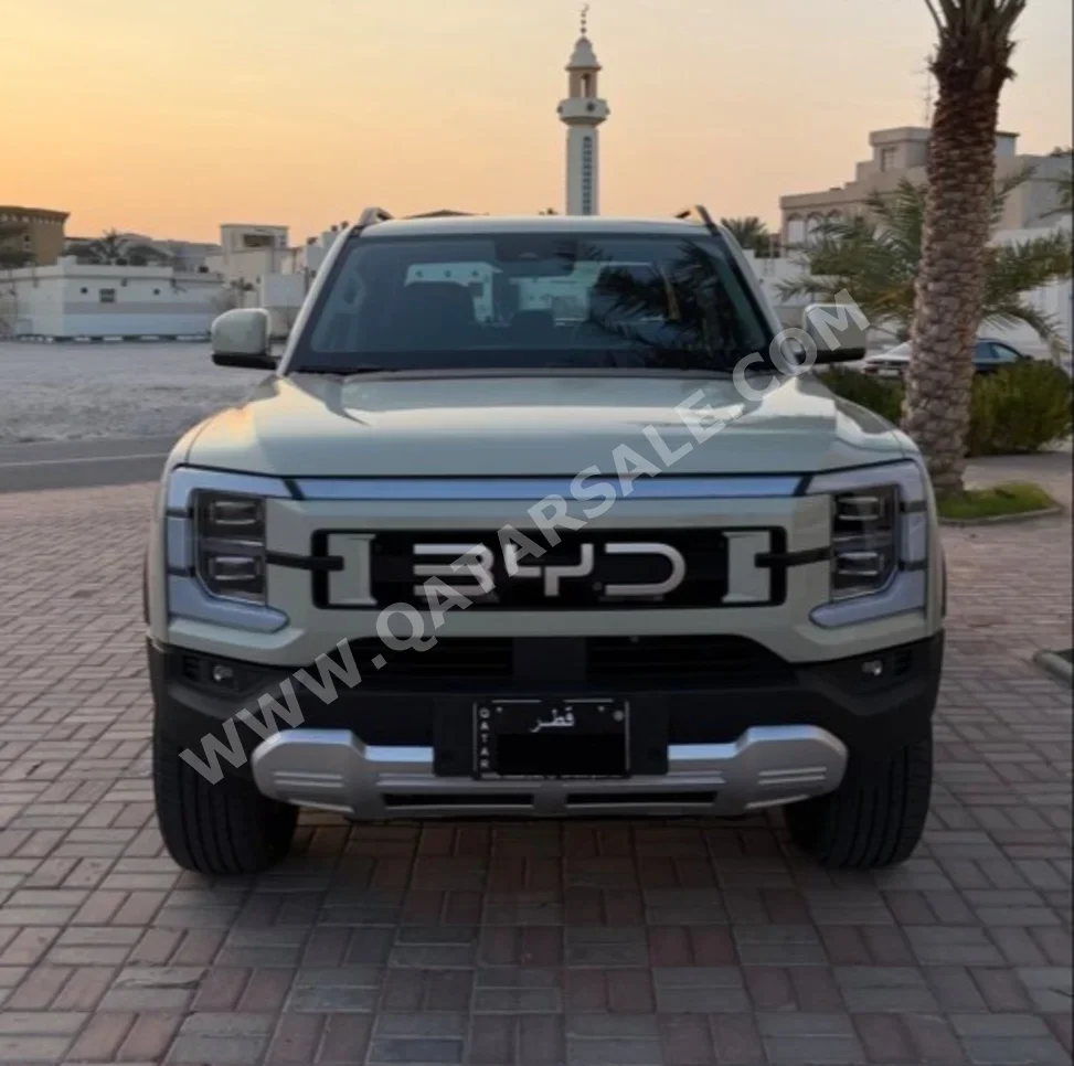 BYD  Shark  6  2026  Automatic  250 Km  4 Cylinder  Four Wheel Drive (4WD)  Pick Up  Green  With Warranty