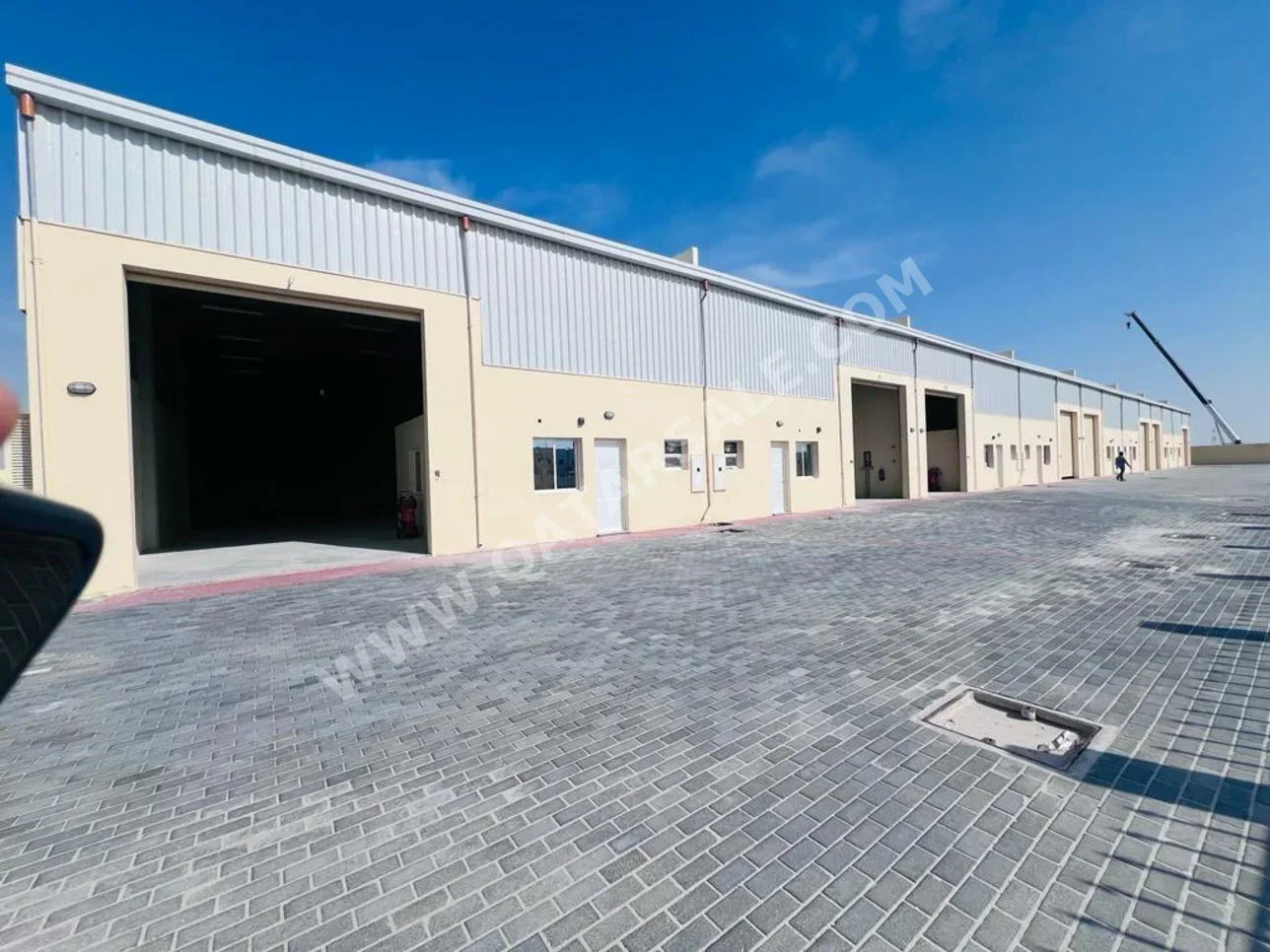 مخازن و مستودعات - الوكرة  - بركة العوامر  -المساحة: 280 متر مربع