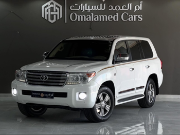 Toyota  Land Cruiser  VXR  2013  Automatic  324,000 Km  8 Cylinder  Four Wheel Drive (4WD)  SUV  White