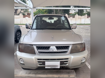 متسوبيشي  باجيرو  مونتيرو سبورت  2003  اوتوماتيك  297,200 كم  6 سلندر  دفع كلي مستمر  اس يو في  فضي