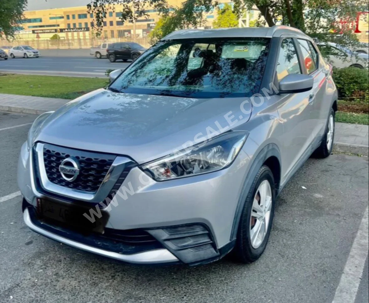 Nissan  Kicks  2020  Automatic  31,600 Km  4 Cylinder  Hatchback  Light Gray