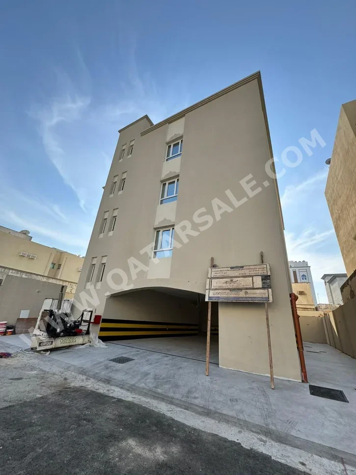 مباني ,ابراج ومجمعات - سكن عائلي - الدوحة - المطار القديم للبيع