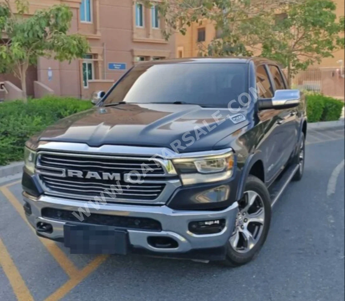 دودج  رام  1500 لارامي  2019  اوتوماتيك  152,000 كم  8 سلندر  دفع رباعي  بيكب  رمادي