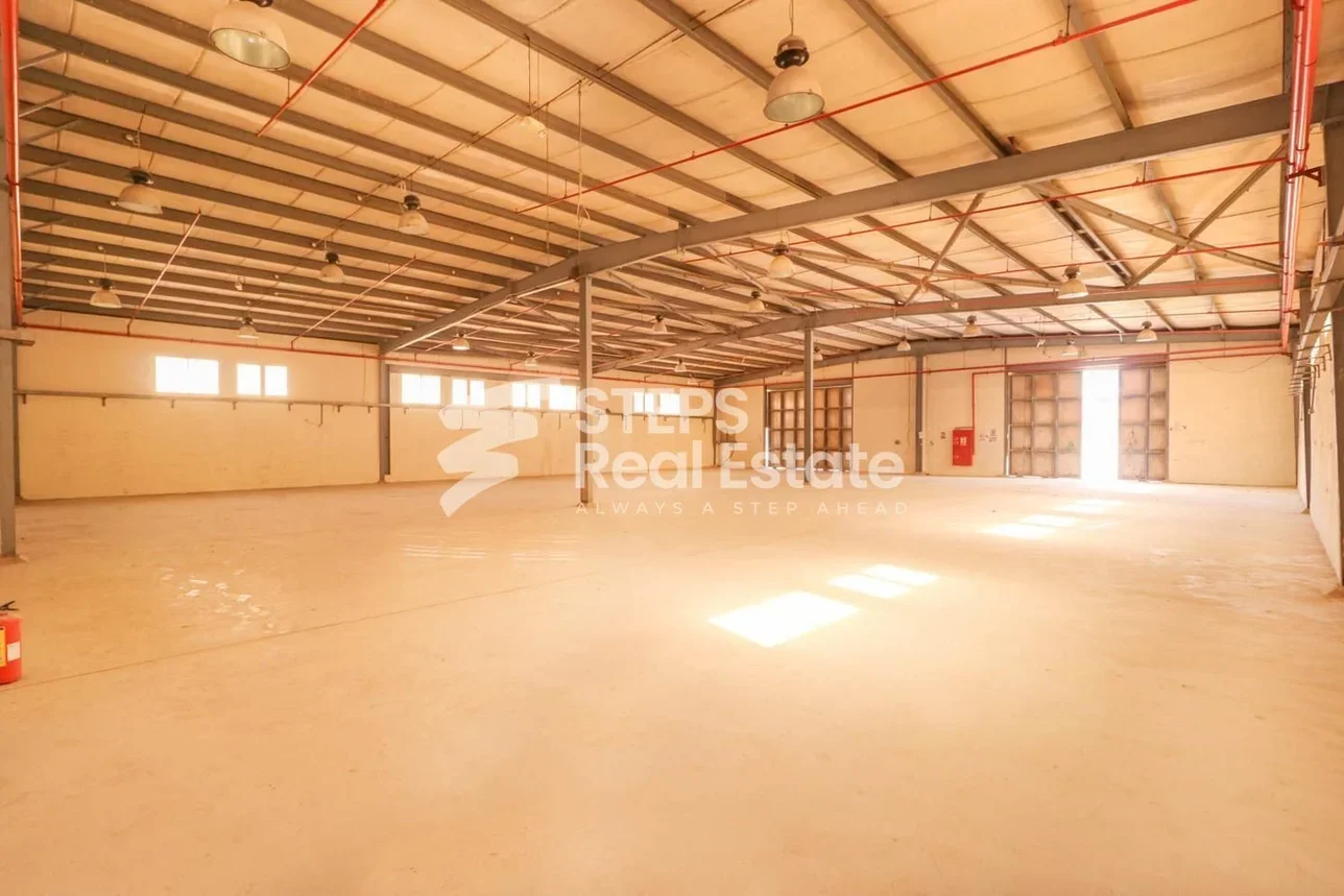 مخازن و مستودعات - الريان  - المنطقة الصناعية  -المساحة: 1000 متر مربع