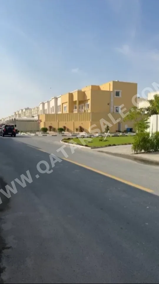 سكن عائلي  - غير مفروشة  - الظعاين  - أم قرن  - 12 غرف نوم