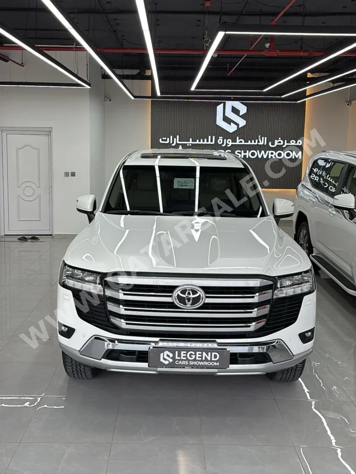 Toyota  Land Cruiser  GXR  2025  Automatic  14,000 Km  6 Cylinder  Four Wheel Drive (4WD)  SUV  White  With Warranty