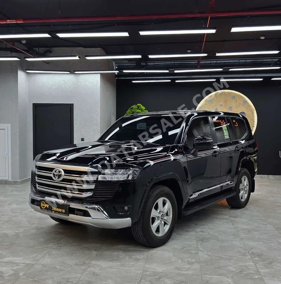 تويوتا  لاند كروزر  جي اكس ار  2023  اوتوماتيك  68,000 كم  6 سلندر  دفع رباعي  اس يو في  أسود