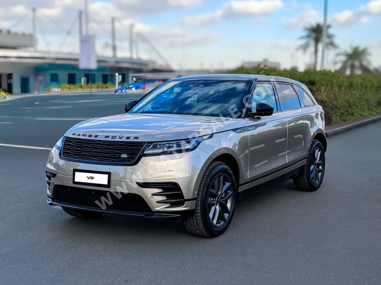 لاند روفر  رنج روفر  فيلار  2026  اوتوماتيك  0 كم  4 سلندر  دفع كلي مستمر  اس يو في  ذهبي