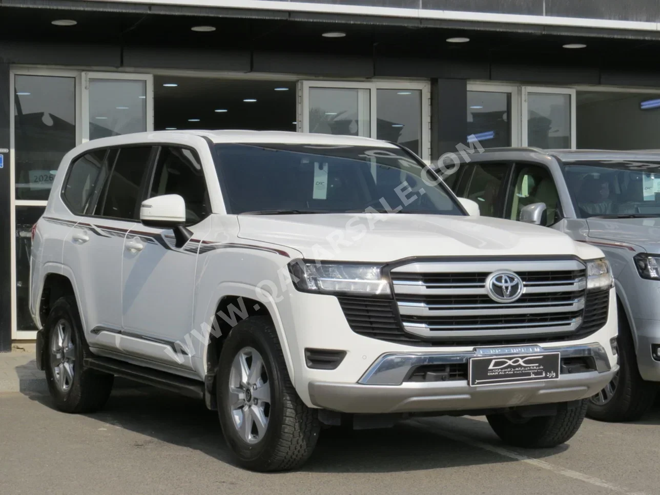 تويوتا  لاند كروزر  جي اكس ار  2024  اوتوماتيك  68,000 كم  6 سلندر  دفع رباعي  اس يو في  أبيض  تحت الضمان