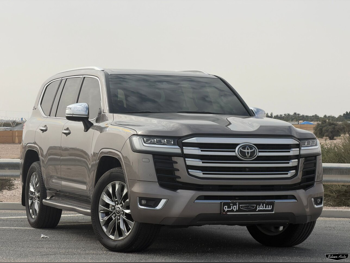 تويوتا  لاند كروزر  في اكس ار توين توربو  2022  اوتوماتيك  77,000 كم  6 سلندر  دفع رباعي  اس يو في  رمادي  تحت الضمان