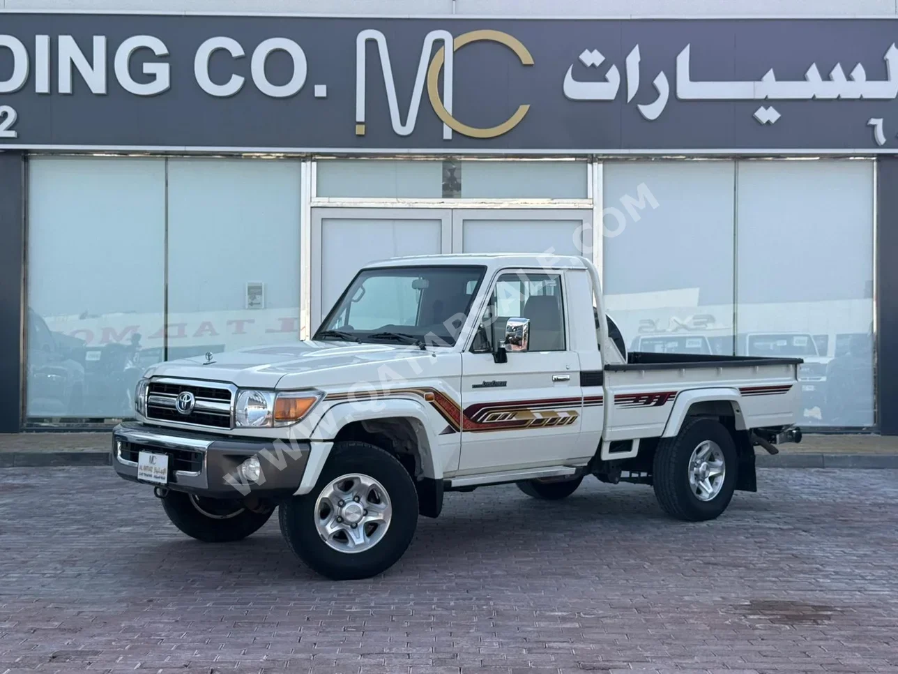 تويوتا لاند كروزر ال اكس 2023 عادي 89,000 كم 6 سلندر دفع رباعي بيكب أبيض