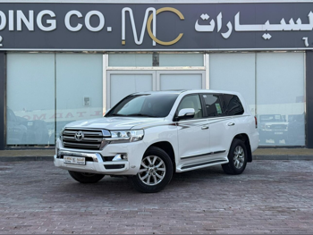 Toyota  Land Cruiser  GXR  2018  Automatic  203,000 Km  8 Cylinder  Four Wheel Drive (4WD)  SUV  White