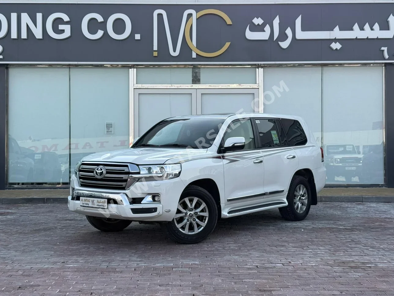 Toyota  Land Cruiser  GXR  2018  Automatic  203,000 Km  8 Cylinder  Four Wheel Drive (4WD)  SUV  White