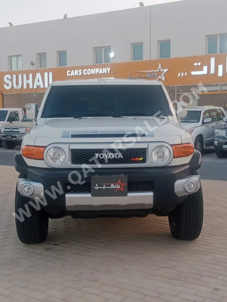 Toyota  FJ Cruiser  2022  Automatic  96,000 Km  6 Cylinder  Four Wheel Drive (4WD)  SUV  White