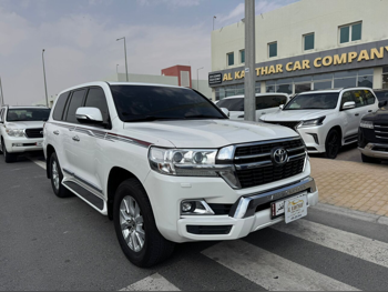 Toyota  Land Cruiser  GXR  2017  Automatic  241,000 Km  8 Cylinder  Four Wheel Drive (4WD)  SUV  White