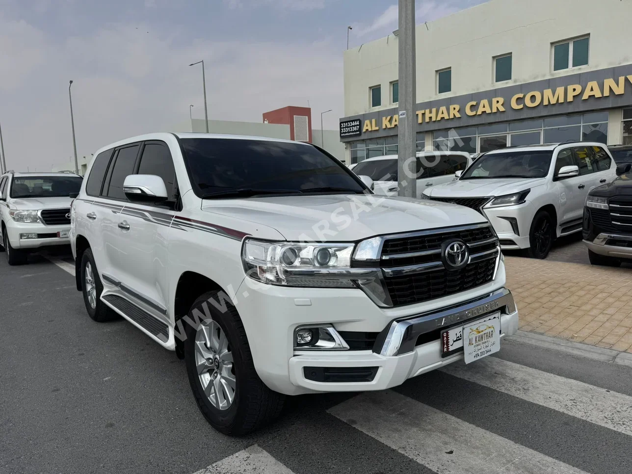 Toyota  Land Cruiser  GXR  2017  Automatic  241,000 Km  8 Cylinder  Four Wheel Drive (4WD)  SUV  White