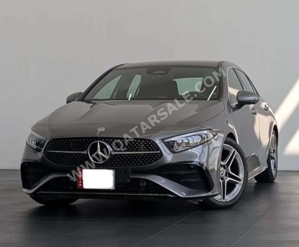 مرسيدس - بنز  ايه - كلاس  200 ايه ام جي  2025  اوتوماتيك  12,300 كم  4 سلندر  سحب امامي  هاتشباك  رمادي  تحت الضمان