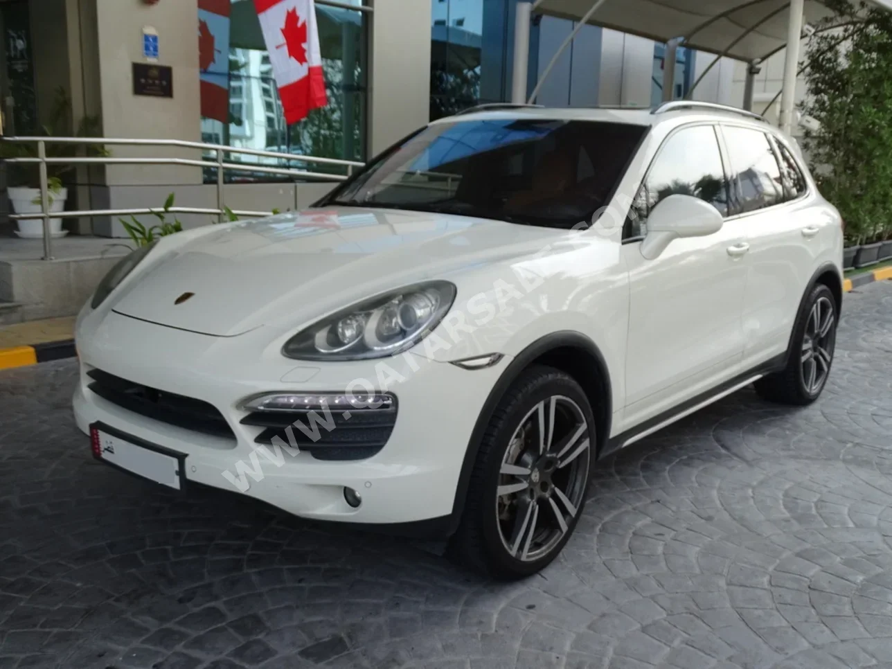 بورش  كيان  اس  2011  اوتوماتيك  103,000 كم  8 سلندر  دفع رباعي  اس يو في  أبيض