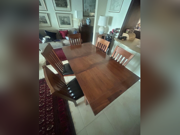 طاولة طعام مع كراسي  - بنى