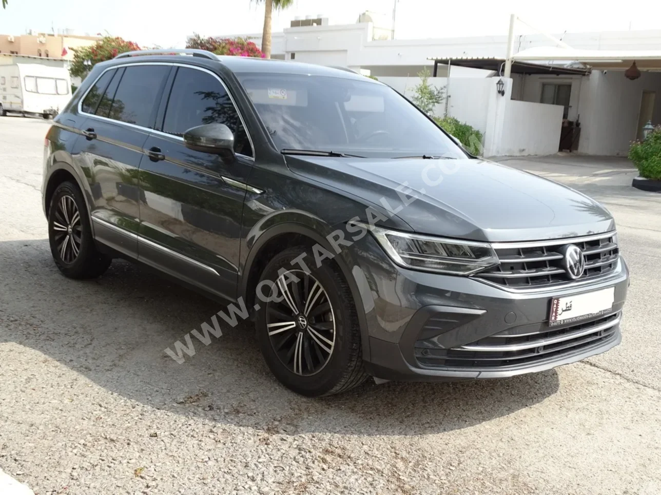 Volkswagen  Tiguan  2023  Automatic  65,000 Km  4 Cylinder  Four Wheel Drive (4WD)  SUV  Gray  With Warranty