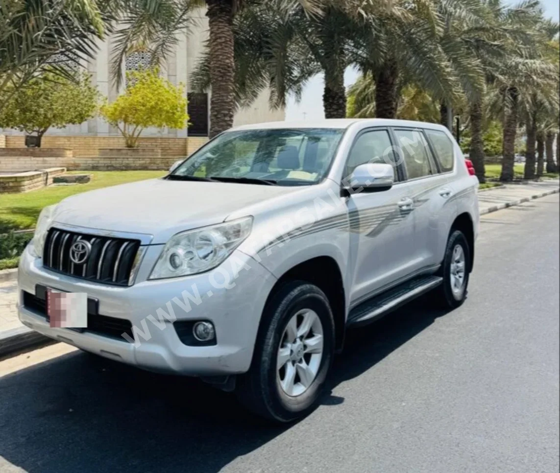 تويوتا برادو تي اكس ال 2013 اوتوماتيك 204,000 كم 4 سلندر دفع رباعي اس يو في فضي تحت الضمان