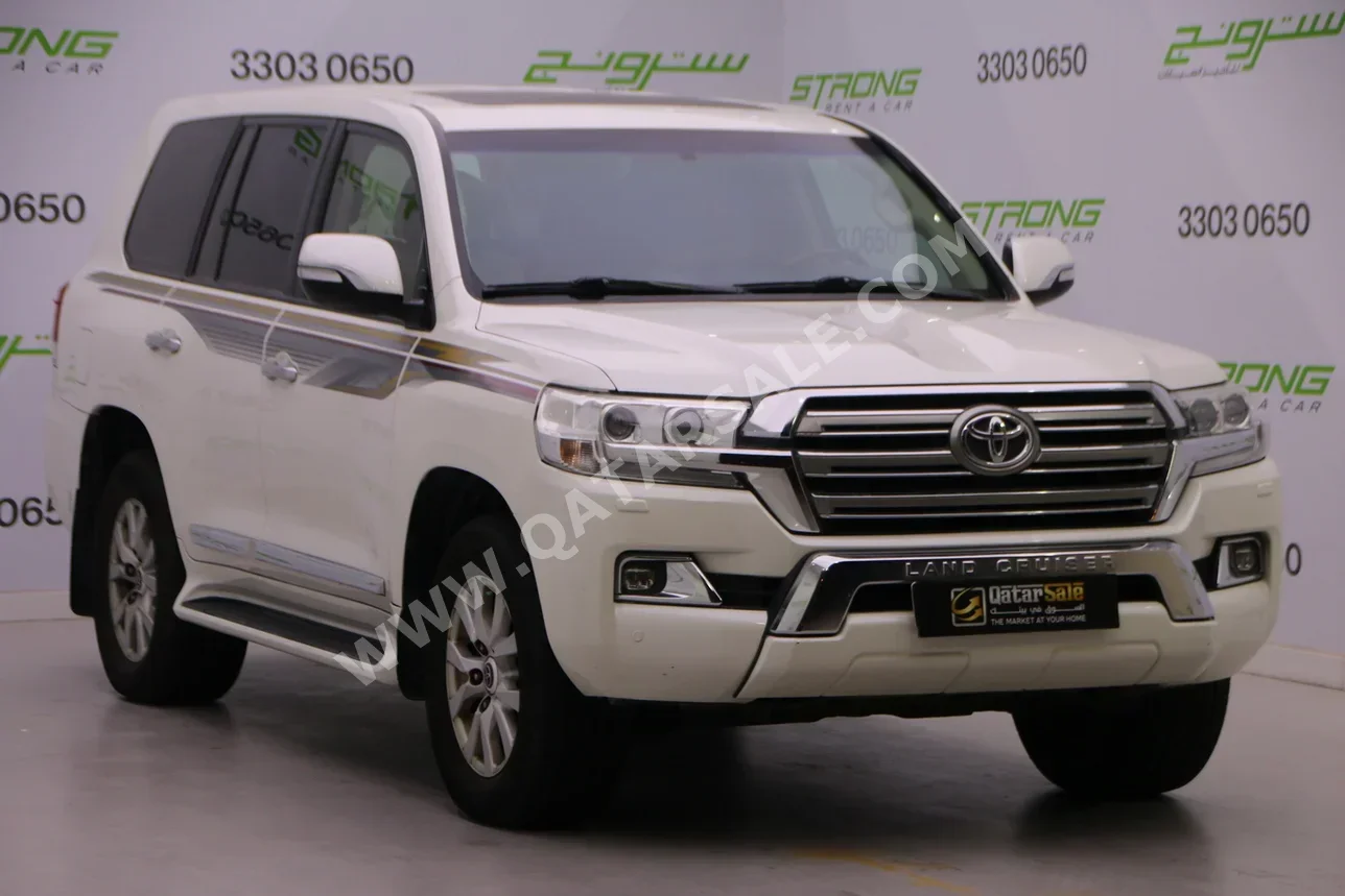 تويوتا  لاند كروزر  جي اكس ار  2016  اوتوماتيك  172,000 كم  8 سلندر  دفع رباعي  اس يو في  أبيض