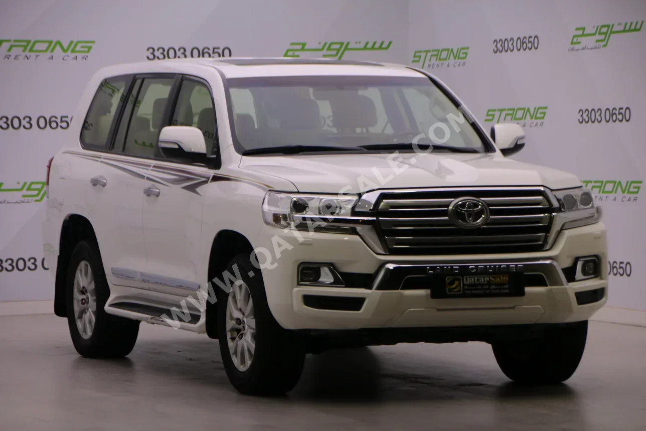 Toyota  Land Cruiser  GXR  2018  Automatic  264,000 Km  8 Cylinder  Four Wheel Drive (4WD)  SUV  White