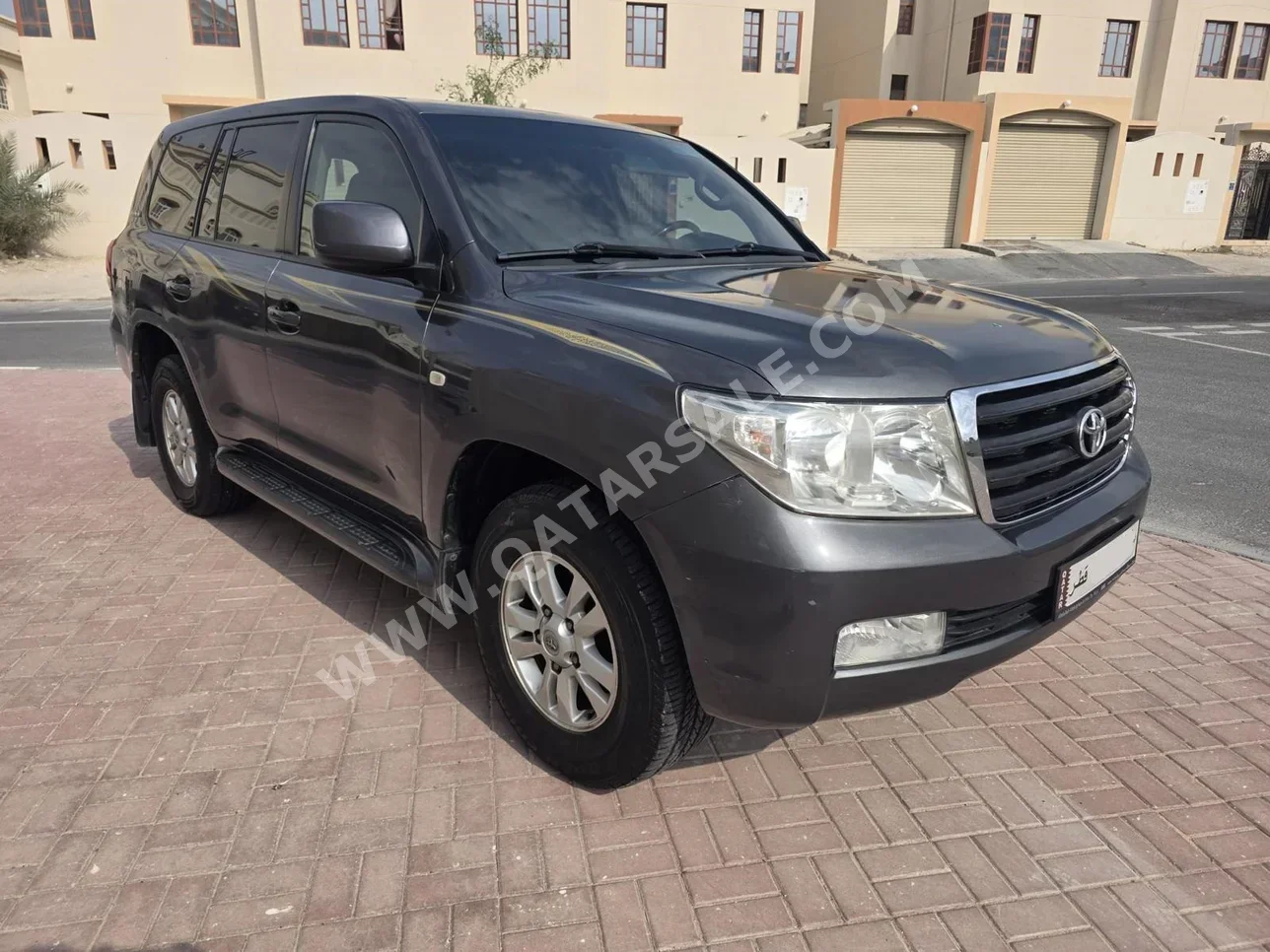تويوتا  لاند كروزر  جي اكس  2011  اوتوماتيك  116,000 كم  6 سلندر  دفع رباعي  اس يو في  رمادي