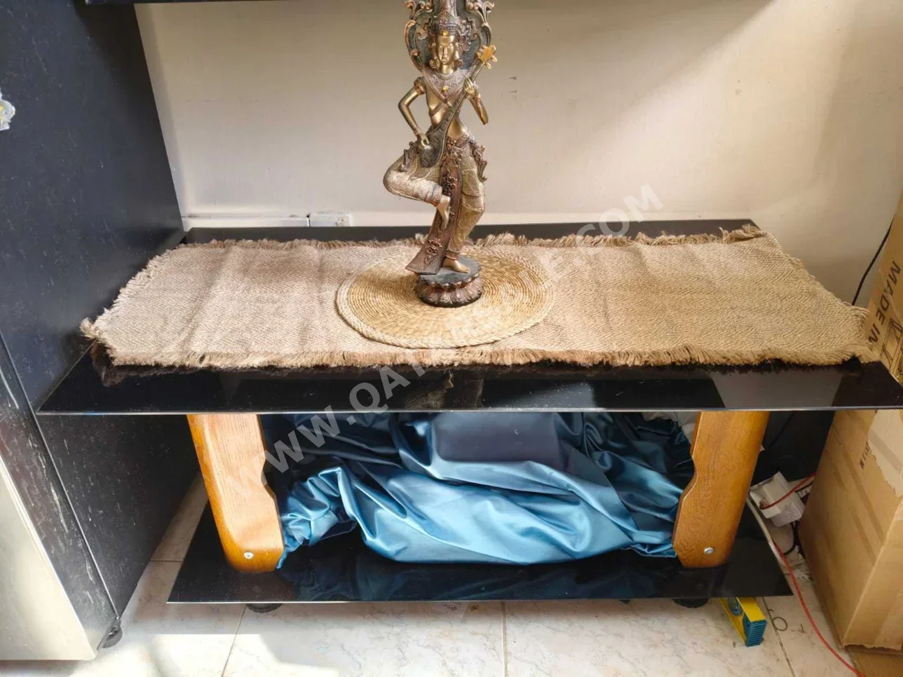 الطاولات والخزائن الجانبية طاولة قهوة وسط  - زجاج  - بنى