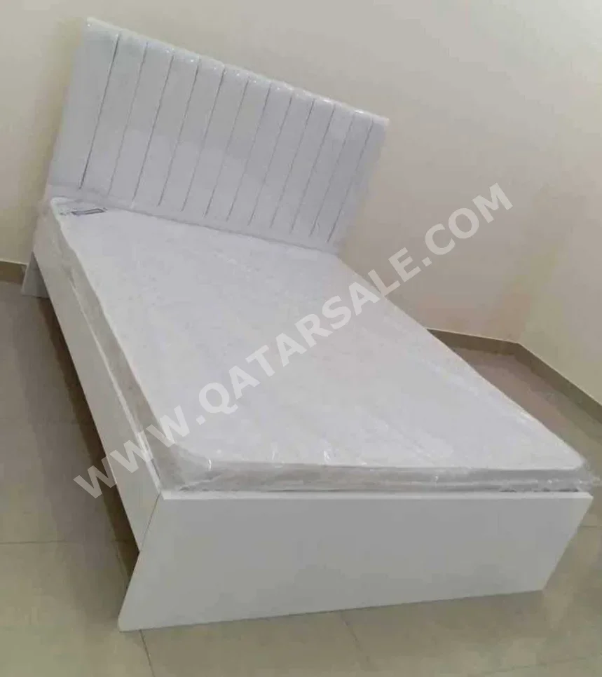 الأسّرة - لايف ستايل  - كوين  - أبيض  - متضمنة المرتبة