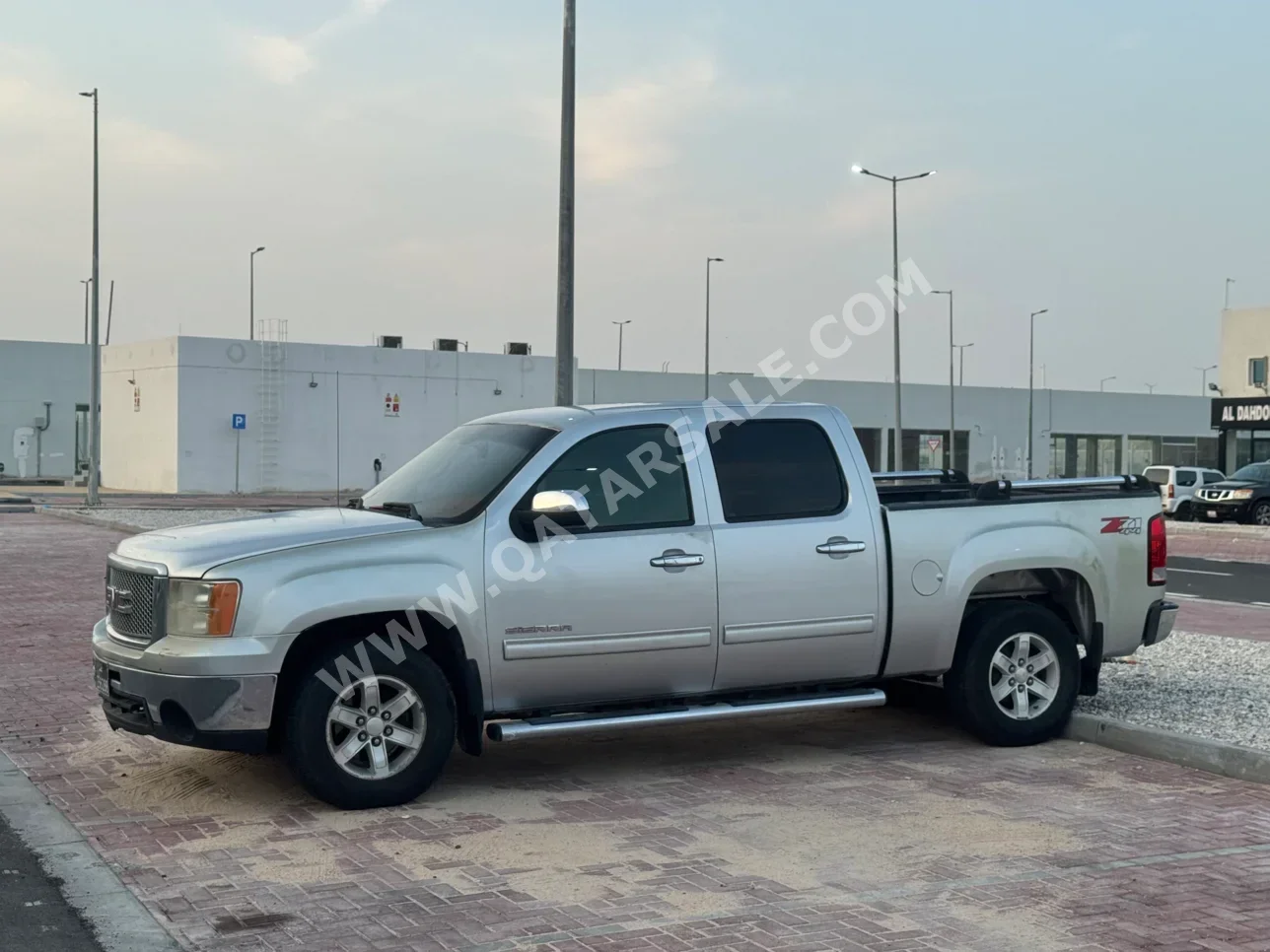 GMC  Sierra  1500  2011  Automatic  176,000 Km  8 Cylinder  Four Wheel Drive (4WD)  Pick Up  Gray