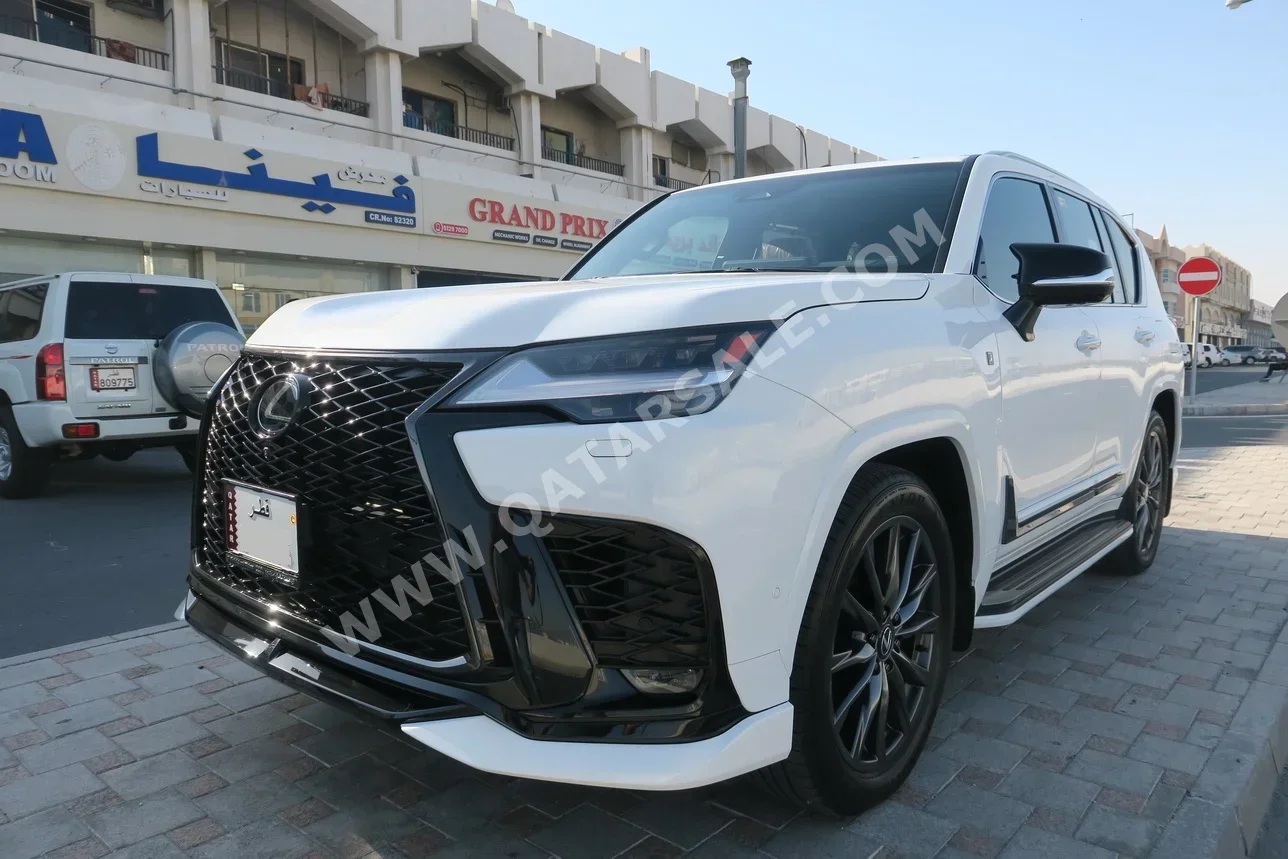 لكزس  ال اكس  700 اتش  2025  اوتوماتيك  1,000 كم  6 سلندر  دفع رباعي  اس يو في  أبيض  تحت الضمان