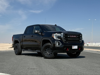 جي ام سي  سييرا  2021  اوتوماتيك  150,000 كم  8 سلندر  دفع رباعي  بيكب  أسود