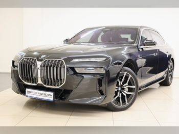 بي ام دبليو  الفئة - السابعة  740 اي  2023  اوتوماتيك  31,000 كم  4 سلندر  دفع خلفي  سيدان  أسود  تحت الضمان