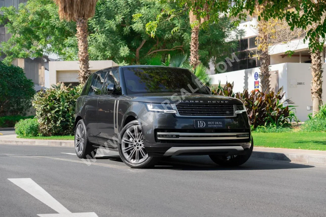 لاند روفر رنج روفر فوج 2023 اوتوماتيك 41,000 كم 8 سلندر دفع رباعي اس يو في رمادي