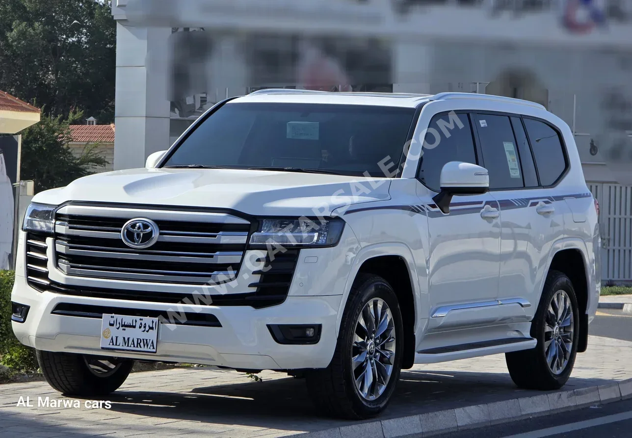 Toyota  Land Cruiser  GXR Twin Turbo  2025  Automatic  19,000 Km  6 Cylinder  Four Wheel Drive (4WD)  SUV  White  With Warranty